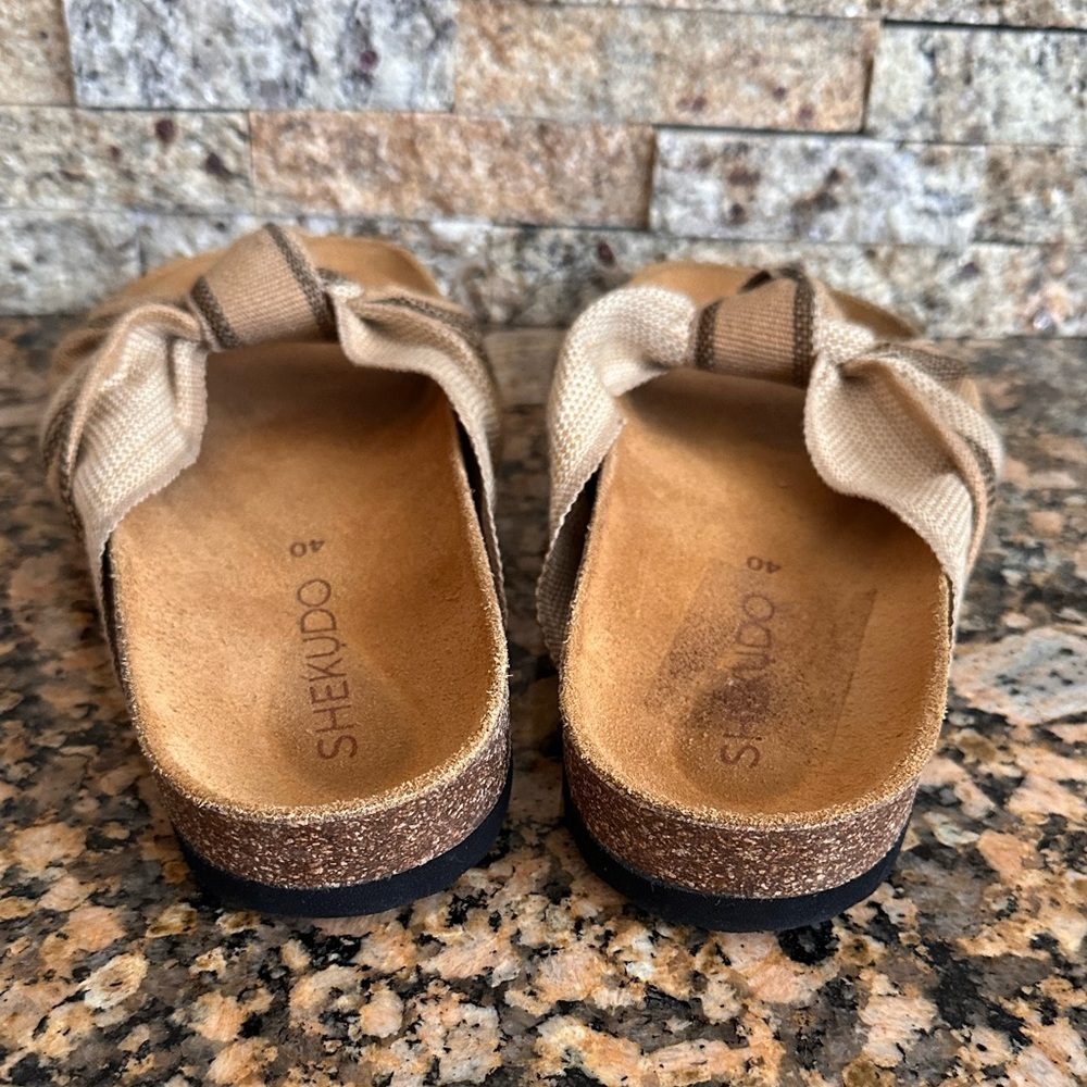 Shekudo Bahia Knot Slide
Sandals In Neutral - Picture 6 of 8